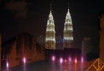 Keindahan Menara Petronas di Malam Hari