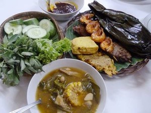 Bertemu si Penggoda di Warung Makan Sunda!