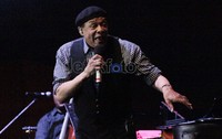 Al Jarreau and George Duke Trio tampil spesial kolaborasi dengan Cindy Bernadette. Gusmun/detikcom.
