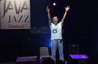 Bobby McFerrin menyampaikan salam perpisahan. Gusmun/detikcom.