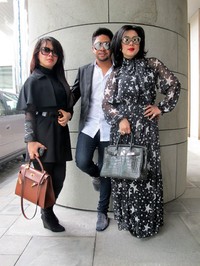Syahrini berpose bareng sang adik dan temannya.  (Dok Pribadi)
