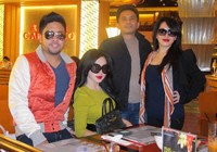 Syahrini berpose bersama teman-temannya. (Dok Pribadi)