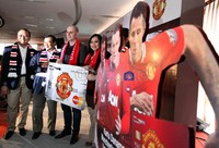 Kartu Debit /ATM Manchester United ini untuk lebih mendekatkan sekitar 30 juta fans Manchester United dengan klub kesayangannya.
