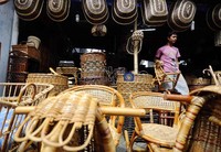 Seorang pedagang menata kursi rotan yang dijualnya di kawasan Cikini, Jakarta.