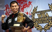 Petinju berjuluk Si Naga diserahi penghargaan tersebut pada sebuah seremoni di Hotel Intercontinental Miramar, Panama City, 29 Februari lalu.