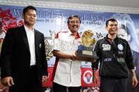 Menteri Pemuda dan Olahraga, Andi Mallarangeng, menyambut antusias penghargaan yang diraih kepada petinju nomor satu Indonesia itu. Ke depannya dia berharap petinju muda di Indonesia lainnya bisa mengikuti jejak Chris John berprestasi di dunia internasional.