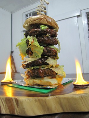 Wow! Ada Burger Isi 1 Kilo Daging