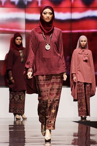 Ida Royani From West To The East. Shining Genre. Indonesia Fashion Week 2012 at Jakarta Convention Center. Jakarta. [Foto: Mohammad Abduh/Wolipop]