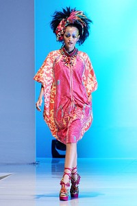 Sofie Explossion. PAC Martha Tilaar. Indonesia Fashion Week 2012 at Jakarta Convention Center. Jakarta. [Foto: Mohammad Abduh/Wolipop]