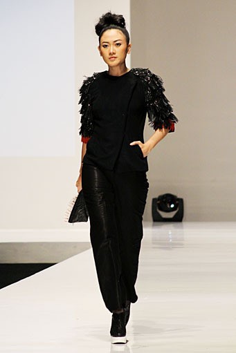 Barli Asmara Empowering Women. Indonesia Fashion Week 2012 at Jakarta Convention Center. Jakarta. [Foto: Mohammad Abduh/Wolipop]