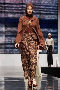 Ida Royani From West To The East. Shining Genre. Indonesia Fashion Week 2012 at Jakarta Convention Center. Jakarta. [Foto: Mohammad Abduh/Wolipop]