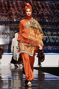 Ida Royani From West To The East. Shining Genre. Indonesia Fashion Week 2012 at Jakarta Convention Center. Jakarta. [Foto: Mohammad Abduh/Wolipop]