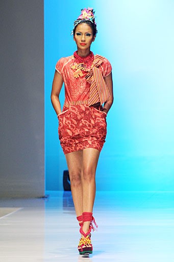 Sofie Explossion. PAC Martha Tilaar. Indonesia Fashion Week 2012 at Jakarta Convention Center. Jakarta. [Foto: Mohammad Abduh/Wolipop]