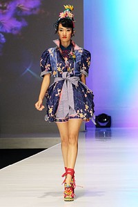 Sofie Explossion. PAC Martha Tilaar. Indonesia Fashion Week 2012 at Jakarta Convention Center. Jakarta. [Foto: Mohammad Abduh/Wolipop]