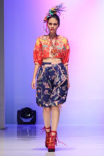 Sofie Explossion. PAC Martha Tilaar. Indonesia Fashion Week 2012 at Jakarta Convention Center. Jakarta. [Foto: Mohammad Abduh/Wolipop]