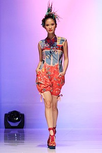 Sofie Explossion. PAC Martha Tilaar. Indonesia Fashion Week 2012 at Jakarta Convention Center. Jakarta. [Foto: Mohammad Abduh/Wolipop]