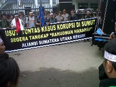Seratusan Orang Desak Pembatalan SP3 Korupsi Eks Sekda Tapanuli Selatan