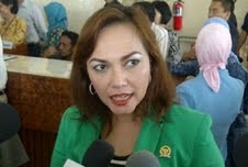 Anggota DPR Terganggu dengan Staf yang Berpakaian Seksi Menantang