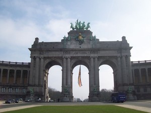 Arcade du Cinquantenaire, Monas-nya Brussels
