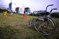 Menurut WHO, jumlah penyandang cacat di suatu negara diperkirakan 10 persen dari jumlah penduduk.