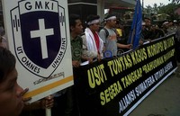 Massa juga meminta pertanggungjawaban mantan Kepala Kejati Sumut AK Basyuni Masyarif atas penghentian kasus Rahudman yang dinilai telah menodai rasa keadilan masyarakat.