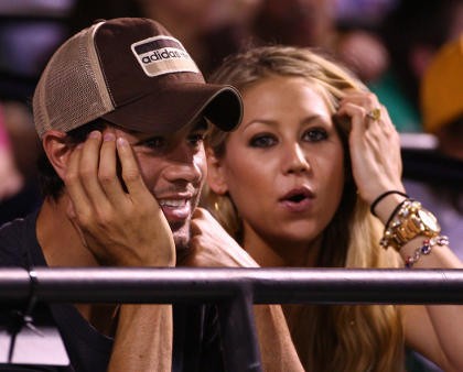 Enrique Iglesias Pilih Tinggal Bareng Pacar Ketimbang Nikah