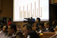 Dalam rapat kerja tersebut juga diperlihatkan data-data komsumsi BBM. Ramses/detikcom.