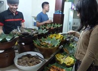 RM Laksana terletak di Jl. Wijaya Vll No.1 Melawai. Untuk sajiannya tinggal dipilih di wadah-wadah yang sudah dideretkan. Ada ayam goreng, gepuk, satai udang, tempe tahu, sayur asem sampai pepes ikan mas. Tinggal pilih suka yang mana.