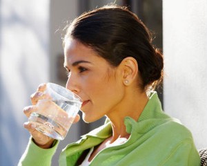 Air Putih untuk Turunkan Berat Badan, Mitos atau Fakta?