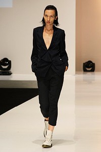 Nina Nikicio Young Spirits. Possibilities-DULUX. Indonesia Fashion Week 2012 at Jakarta Convention Center. Jakarta. [Foto: Mohammad Abduh/Wolipop]