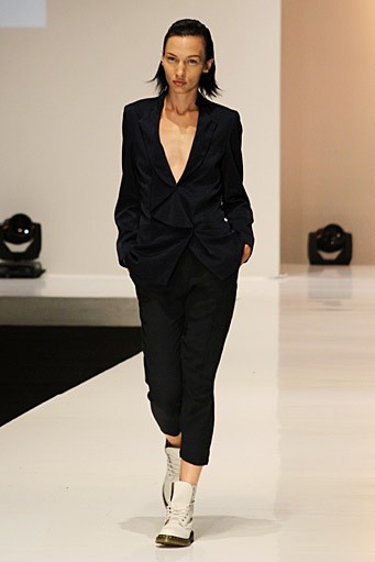 Nina Nikicio Young Spirits. Possibilities-DULUX. Indonesia Fashion Week 2012 at Jakarta Convention Center. Jakarta. [Foto: Mohammad Abduh/Wolipop]