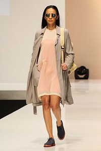 Nina Nikicio Young Spirits. Possibilities-DULUX. Indonesia Fashion Week 2012 at Jakarta Convention Center. Jakarta. [Foto: Mohammad Abduh/Wolipop]