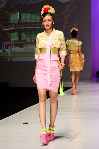 Rudy Chandra Dress in Hanbok PAC Martha Tilaar. Indonesia Fashion Week 2012 at Jakarta Convention Center. Senayan. Jakarta. [Foto by Mohammad Abduh/Wolipop]