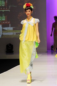 Rudy Chandra Dress in Hanbok PAC Martha Tilaar. Indonesia Fashion Week 2012 at Jakarta Convention Center. Senayan. Jakarta. [Foto by Mohammad Abduh/Wolipop]