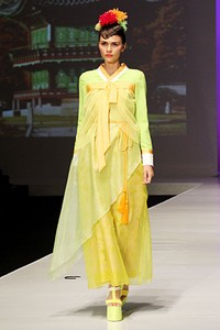 Rudy Chandra Dress in Hanbok PAC Martha Tilaar. Indonesia Fashion Week 2012 at Jakarta Convention Center. Senayan. Jakarta. [Foto by Mohammad Abduh/Wolipop]