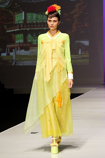 Rudy Chandra Dress in Hanbok PAC Martha Tilaar. Indonesia Fashion Week 2012 at Jakarta Convention Center. Senayan. Jakarta. [Foto by Mohammad Abduh/Wolipop]