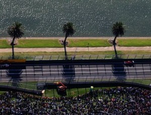 Melbourne, Panas di Dalam & Luar Lintasan