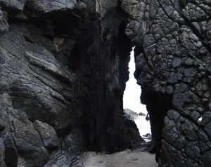 Legenda Pengorbanan Perawan di Pura Batu Bolong