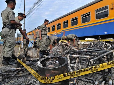 Duarrr..Kiriman Paket Meledak di Semarang