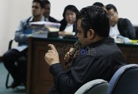 Nur Hasyim sangat santai dalam memberikan kesaksiannya. Jawaban-jawaban yang diungkapkan Hasyim kerap membuat pengunjung tertawa. Ramses/detikcom.
