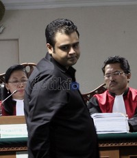 Hasyim menjelaskan Anas menjadi ketua konsorsium Konsorsium PT Eksekutif Money Changer, sementara Yulianis menjadi direktur utama. Ramses/detikcom.
