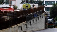 Pengerjaan jalan layang non tol ini ditergetkan selesai pada akhir tahun 2012.