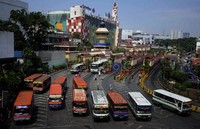 Pemerintah berencana manaikan harga Premium dan Solan Rp 1.500/liter pada April mendatang.