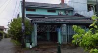 Ajib Hamdani, dan keluarga tinggal di rumah berlantai 2 bercat warna hijau di kawasan Pondok Aren, Tangerang. Rumah itu masih dicicil. Ray Jordan/detikcom.