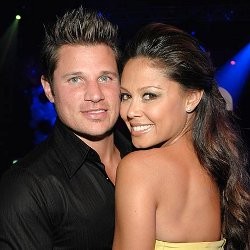 Nick Lachey & Vanessa Minnillo Tunggu Kehadiran Buah Hati