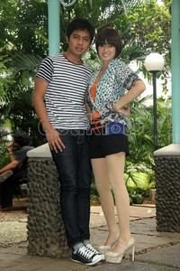 Ade dan Chika berpose saat ditemui di Studio RCTI, Kebon Jeruk, Jakarta Barat, Selasa (7/3/2012).Jenas/detikcom