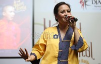 Karakter yang di dapatkan oleh Cynthia Lamusu sangat bertolak belakang sekali dengan kehidupan pribadinya. Maka tak heran bila ia membutuhkan waktu yang cukup lama untuk memperdalam materinya.