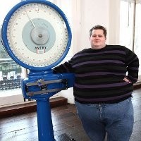 Manusia Donat, Pinggangnya Lebih Besar dari Tinggi Badan