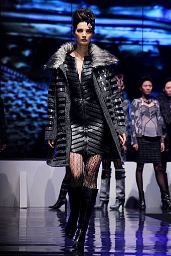 Mardiana Ika Ika Butoni-Fall/Winter 2012. Indonesia Fashion Week 2012. International Flair at Jakarta Convention Center. Jakarta. [Foto: Mohammad Abduh/Wolipop]