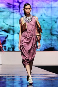 Carmanita Cross Culture International Flair. Indonesia Fashion Week 2012 at Jakarta Convention Center. Jakarta. [Foto: Mohammad Abduh/Wolipop]